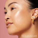 Cargar imagen en el visor de la galería, RARE BEAUTY POSITIVE LIGHT SILKY TOUCH HIGHLIGHTER